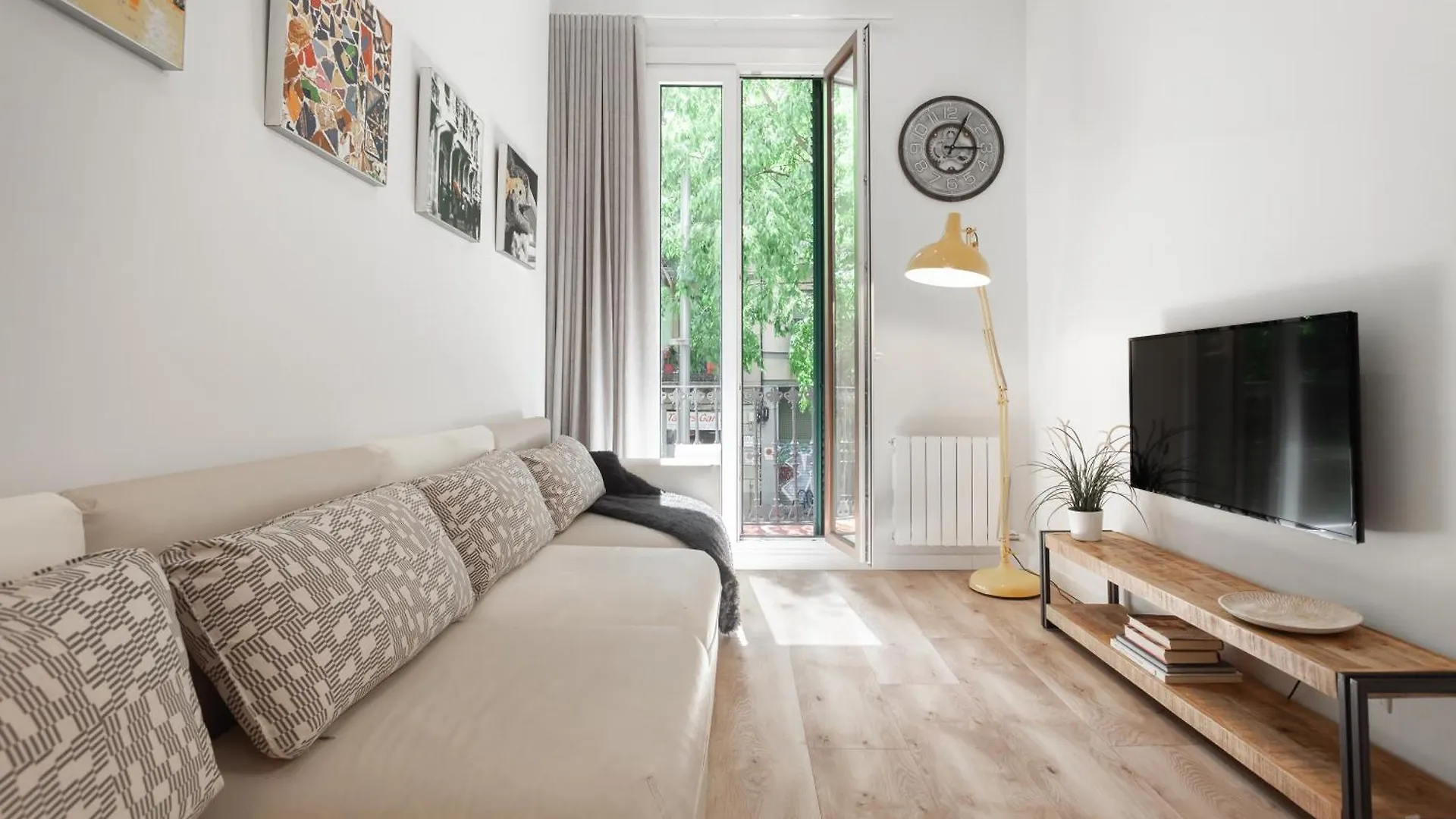 Art House Fira Apartments Spain