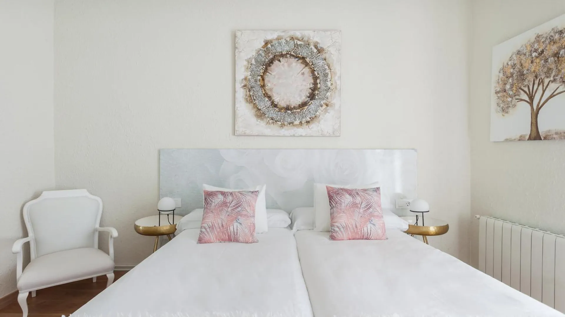 Art House Fira Apartments Spain