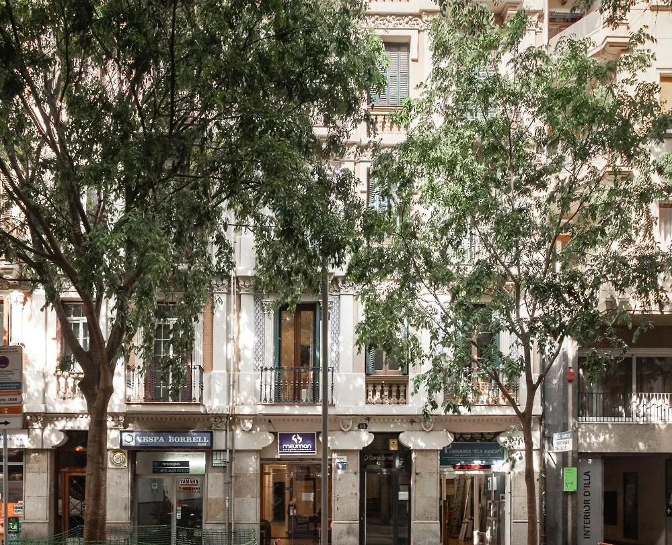 Art House Fira Apartments Spain